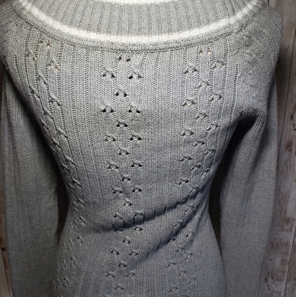 Old Navy V neck slip on knitted sweater - Picture 8 of 10